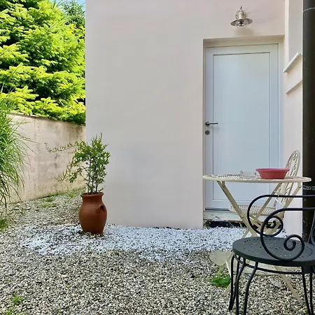 Cozy House Close To Center Couette-café *